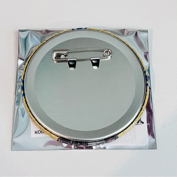 Attack on Titan Bertholdt Hoover New Year ver. GraffArt Illustration Tin Badge - Picture 3 of 4